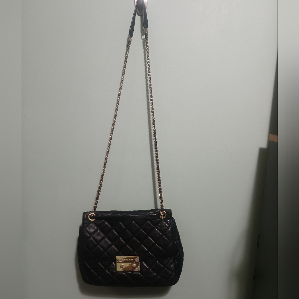 Michael Kors Quilted Black Shoulder Bag with Gold Hardware - Picture 3 of 16